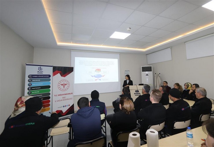 rize-il-saglik-mudurlugunce-sanko-enerji-fabrikasinda-calisan-personel-ve-yoneticilere-yonelik-psikososyal-risk-faktorleri-konulu-egitim-duzenlendi-2.jpg