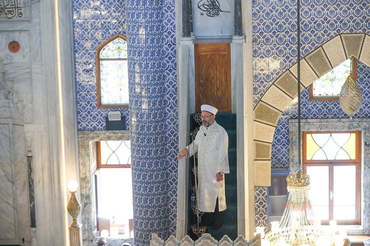 diyanet-isleri-baskani-erbas-rizede-hutbe-irad-etti-1.jpg