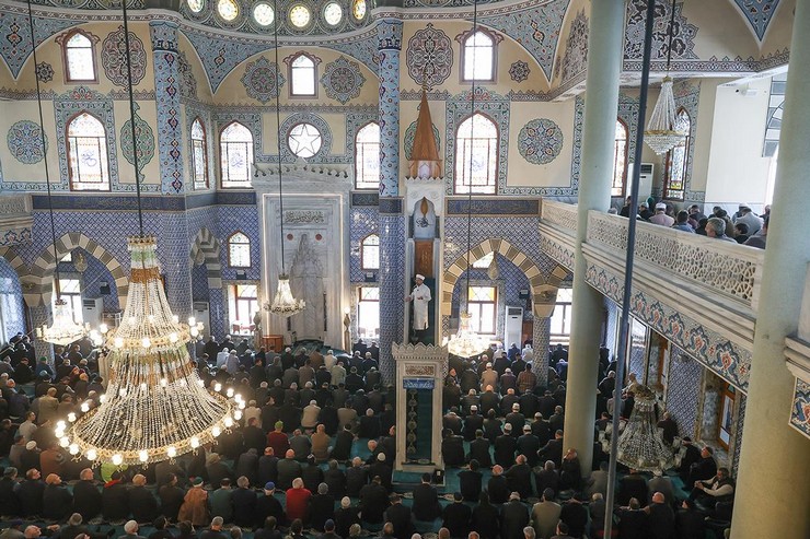 diyanet-isleri-baskani-erbas-rizede-hutbe-irad-etti-2.jpg