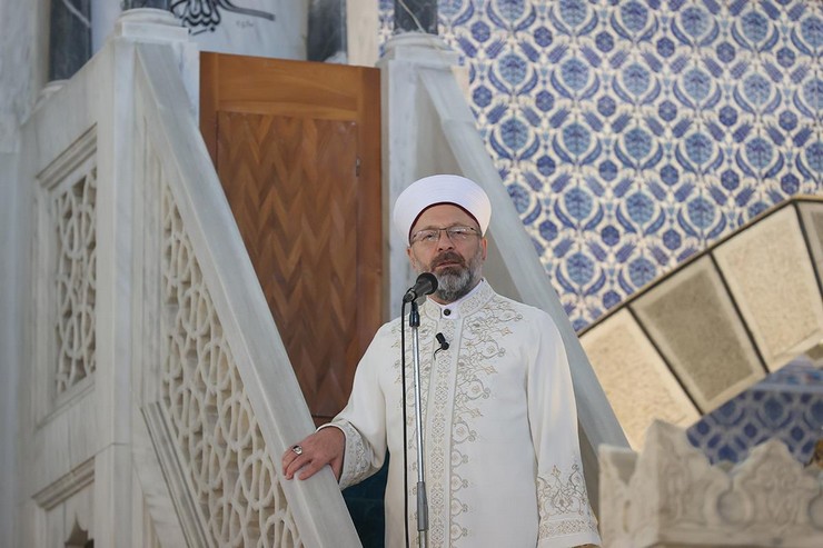 diyanet-isleri-baskani-erbas-rizede-hutbe-irad-etti-6.jpg