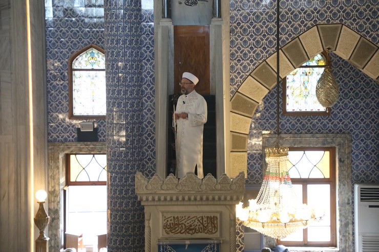 diyanet-isleri-baskani-prof-dr-ali-erbas-rizede-hutbe-irat-etti-1.jpg