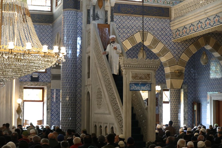 diyanet-isleri-baskani-prof-dr-ali-erbas-rizede-hutbe-irat-etti-2.jpg