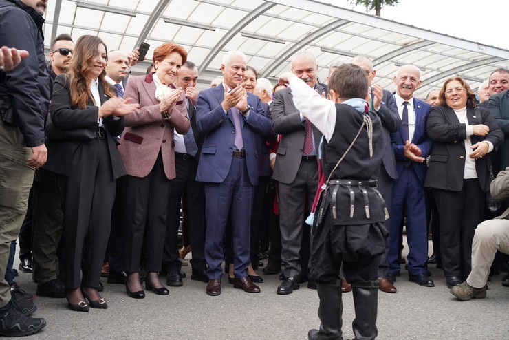yi-parti-genel-baskani-meral-aksener-trabzonda-1.jpg