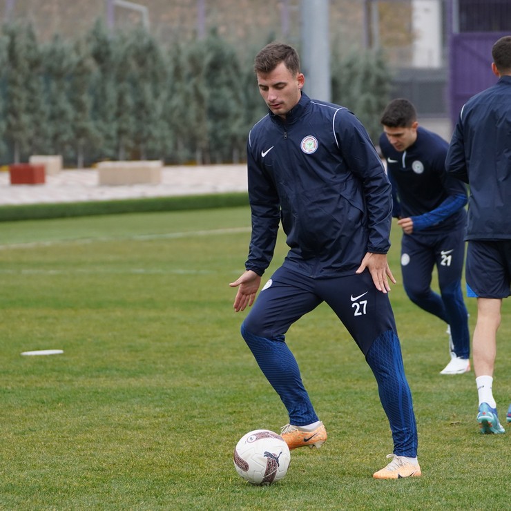 trendyol-super-ligin-15-haftasinda-yarin-deplasmanda-mke-ankaragucu-ile-karsilasacak-olan-caykur-rizespor-ankarada-keciorengucu-tesislerinde-yaptigi-antrenmanla-mac-hazirliklarini-tamamladi-7.jpg