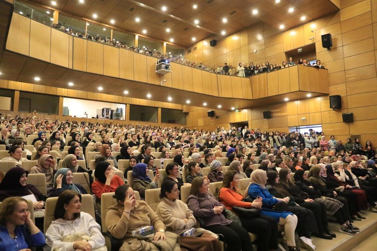rize-belediyesi-genclik-merkezi-ve-bilgi-evi-ribegem-tarafindan-duzenlenen-zor-zamanlarda-guclu-olmak-konulu-konferans-yogun-ilgi-gordu-10-002.jpg
