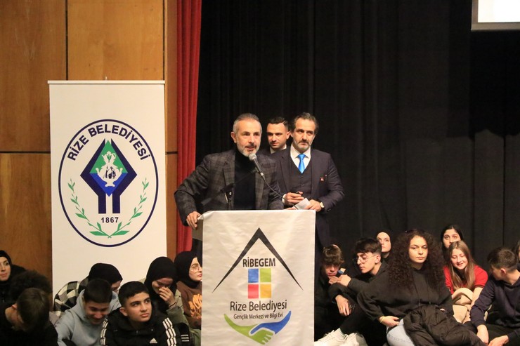 rize-belediyesi-genclik-merkezi-ve-bilgi-evi-ribegem-tarafindan-duzenlenen-zor-zamanlarda-guclu-olmak-konulu-konferans-yogun-ilgi-gordu-3.jpg