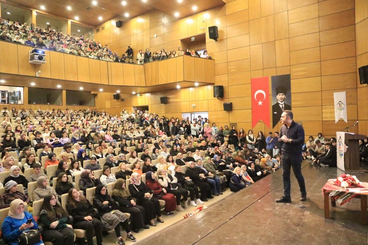 rize-belediyesi-genclik-merkezi-ve-bilgi-evi-ribegem-tarafindan-duzenlenen-zor-zamanlarda-guclu-olmak-konulu-konferans-yogun-ilgi-gordu-8-001.jpg