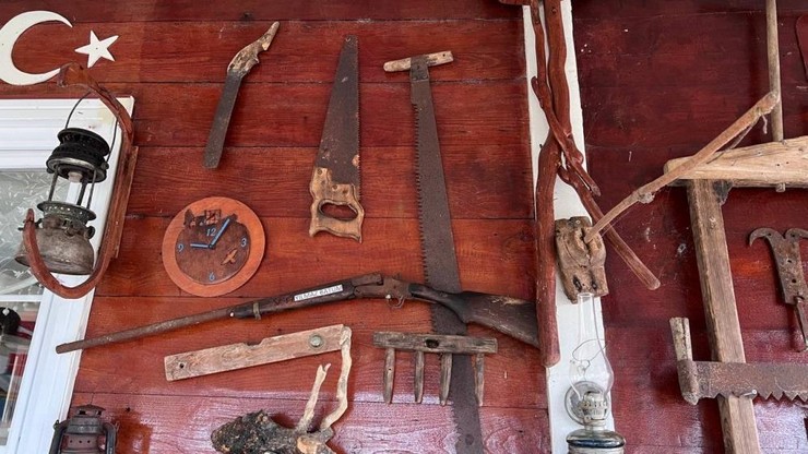 rizede-gecmiste-kullanilan-kulturel-tum-arac-ve-gerecleri-toplayan-kemal-yakici-evinde-sergileyerek-meraklilarina-tarihi-anlar-yasatiyor-7.jpg
