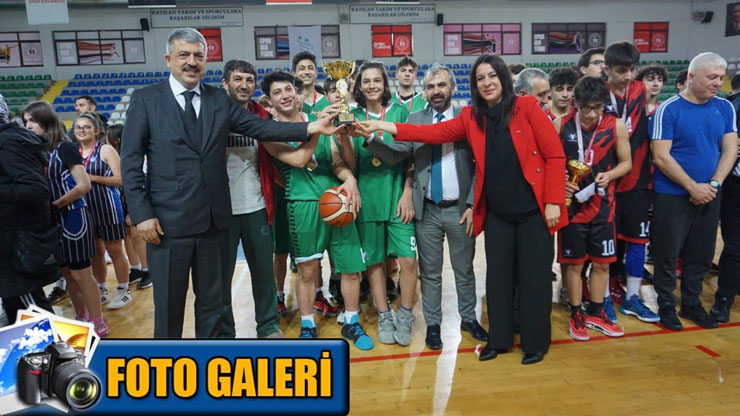 rizede-okullar-arasi-basketbol-turnuvasinda-sampiyonlar-kupalarini-aldi.jpg