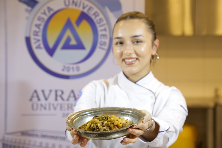 karalahana-corbasina-bu-kez-de-gastronomi-ve-mutfak-sanatlari-bolumu-ogrencileri-sahip-cikti-2.jpg