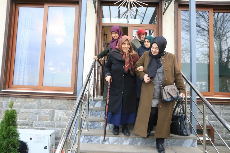 rize-belediyesinden-yasli-kadinlara-dilruba-bulusmalari-8.jpg