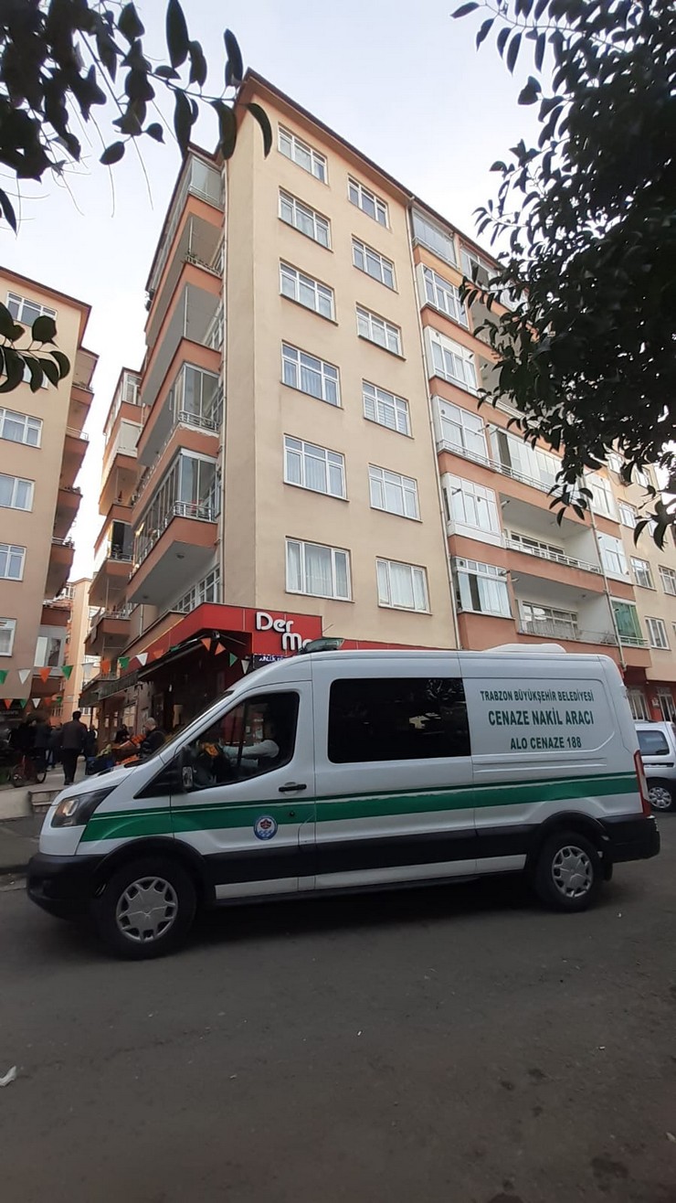 trabzonda-yasar-aytekin-81-zihinsel-engelli-kizi-gulgun-aytekini-52-tabanca-ile-vurup-oldurdukten-sonra-intihar-etti.jpg