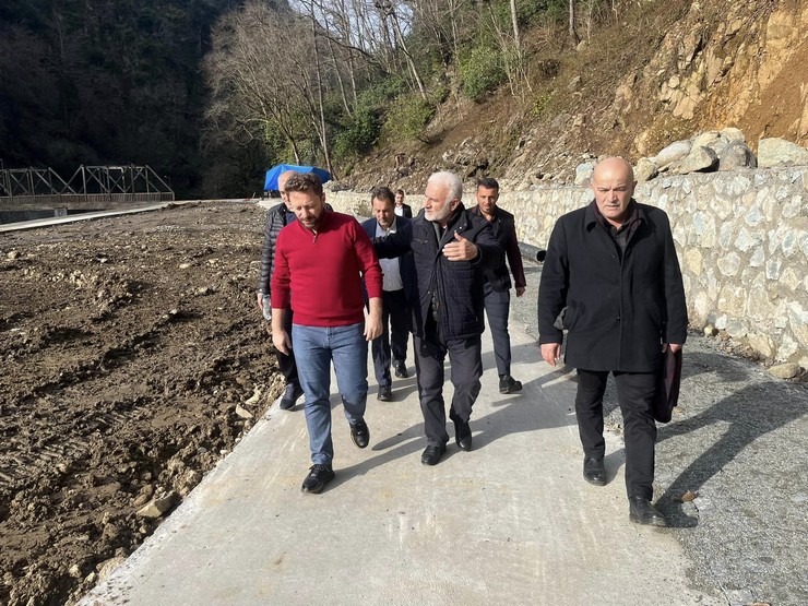 ak-parti-genel-merkez-teskilat-baskan-yardimcisi-ve-rize-milletvekili-muhammed-avci-camlihemsin-ilcesinde-devam-eden-yatirimlari-yerinde-inceledi-13.jpg