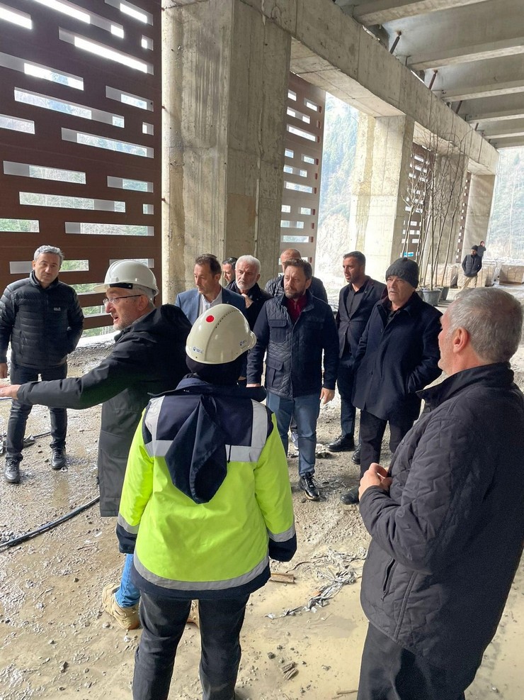 ak-parti-genel-merkez-teskilat-baskan-yardimcisi-ve-rize-milletvekili-muhammed-avci-camlihemsin-ilcesinde-devam-eden-yatirimlari-yerinde-inceledi-2.jpg