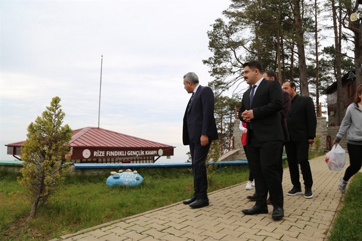 rize-valisi-ihsan-selim-baydas-findikli-ilcesinde-hizmet-veren-genclik-kampi-ve-genclik-merkezini-ziyaret-etti-8.jpg