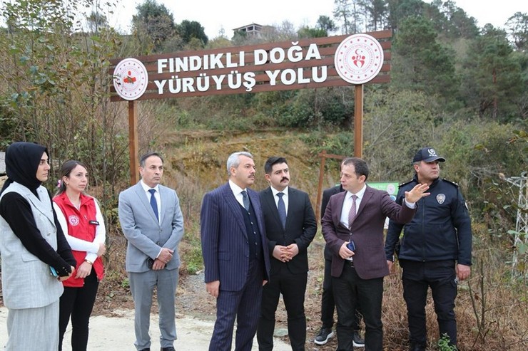 rize-valisi-ihsan-selim-baydas-findikli-ilcesinde-hizmet-veren-genclik-kampi-ve-genclik-merkezini-ziyaret-etti-9.jpg