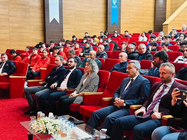 rteude-turkiye-yuzyilinda-antrenorlerin-yetistirilmesi-ve-oneriler-paneli-duzenlendi-2.jpg