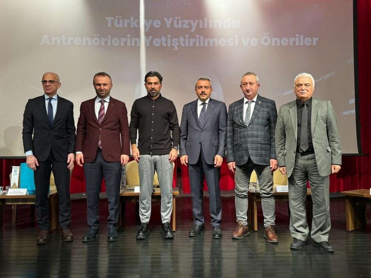rteude-turkiye-yuzyilinda-antrenorlerin-yetistirilmesi-ve-oneriler-paneli-duzenlendi-3-001.jpg