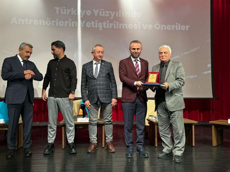 rteude-turkiye-yuzyilinda-antrenorlerin-yetistirilmesi-ve-oneriler-paneli-duzenlendi-4-001.jpg