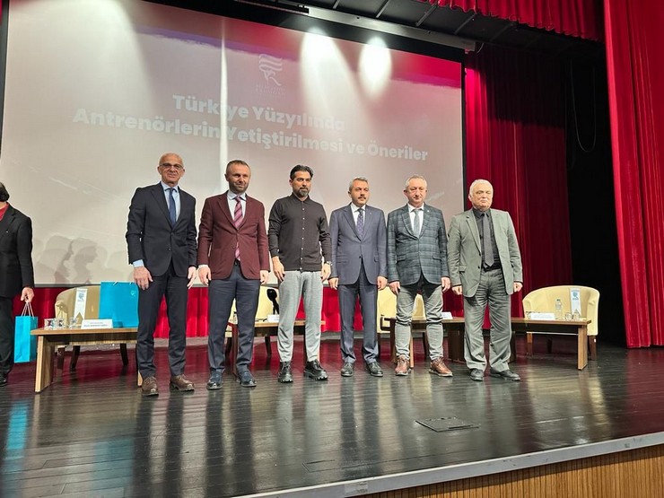 rteude-turkiye-yuzyilinda-antrenorlerin-yetistirilmesi-ve-oneriler-paneli-duzenlendi-8.jpg