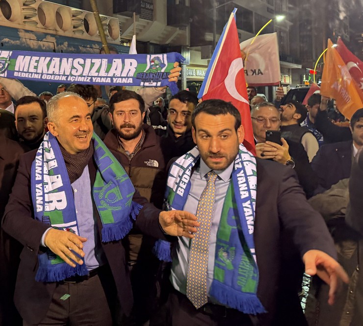 2-kez-ak-parti-rize-belediye-baskan-adayi-gosterilen-rahmi-metin-rizeye-geldi-1.jpg