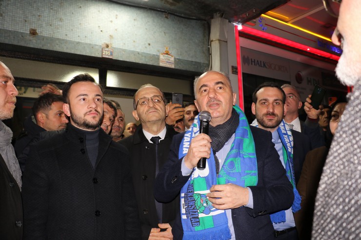 2-kez-ak-parti-rize-belediye-baskan-adayi-gosterilen-rahmi-metin-rizeye-geldi-7.jpg