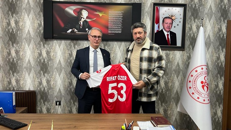 hentbol-federasyonu-baskani-ugur-kilic-guneysu-belediye-baskani-rifat-ozer-2.jpg