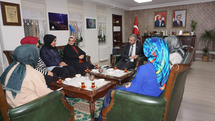 rize-il-milli-egitim-muduru-yusuf-tufekci-mudurluk-tarafindan-hayata-gecirilen-sohbet-makami-bulusmalari-projesinde-ogretmenleri-makaminda-misafir-etti.jpg