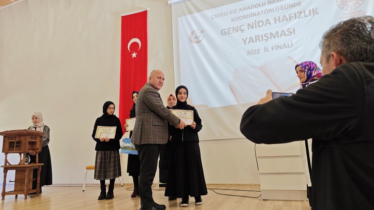 rizede-anadolu-imam-hatip-lisesi-ve-imam-hatip-ortaokulu-ogrencileri-arasinda-yapilan-genc-nida-hafizlik-yarismasi-il-finali-cayelinde-yapildi-6-001.jpg