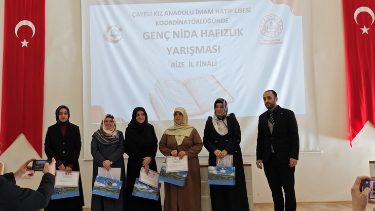 rizede-anadolu-imam-hatip-lisesi-ve-imam-hatip-ortaokulu-ogrencileri-arasinda-yapilan-genc-nida-hafizlik-yarismasi-il-finali-cayelinde-yapildi-8-002.jpg
