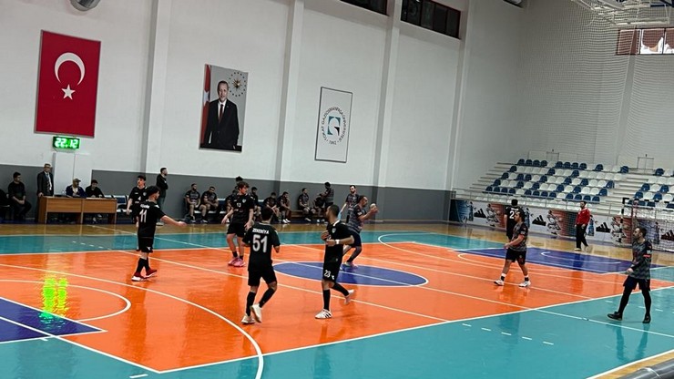 guneysu-spor-turkiye-erkekler-hentbol-1-ligi-a-grubu-9-hafta-macinda-deplasmanda-tokat-hentbolu-35-28-yendi-6.jpg
