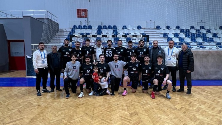 guneysu-spor-turkiye-erkekler-hentbol-1-ligi-a-grubu-9-hafta-macinda-deplasmanda-tokat-hentbolu-35-28-yendi-7.jpg