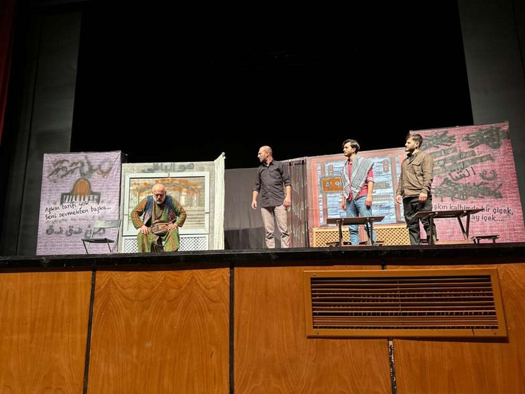 filistini-anlatan-gun-dogmadan-tiyatro-oyunu-rizede-sahnelendi-11.jpg