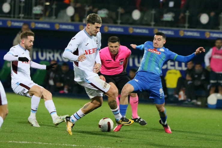 trendyol-super-ligin-22-haftasinda-caykur-rizespor-trabzonspor-mucadelesi-9.jpg