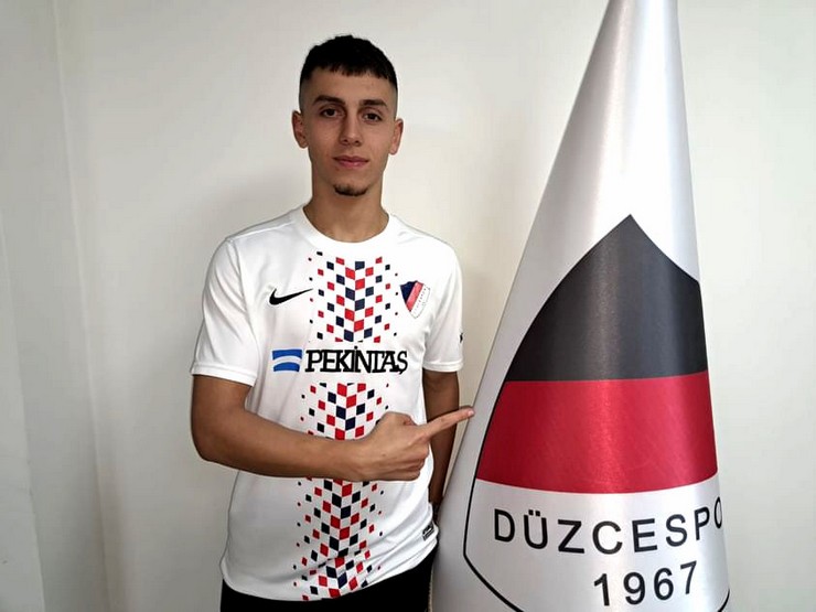 aykur-rizesporlu-emirhan-yilmaz-6-ayligina-duzce-cam-duzcespora-kiralandi.jpg