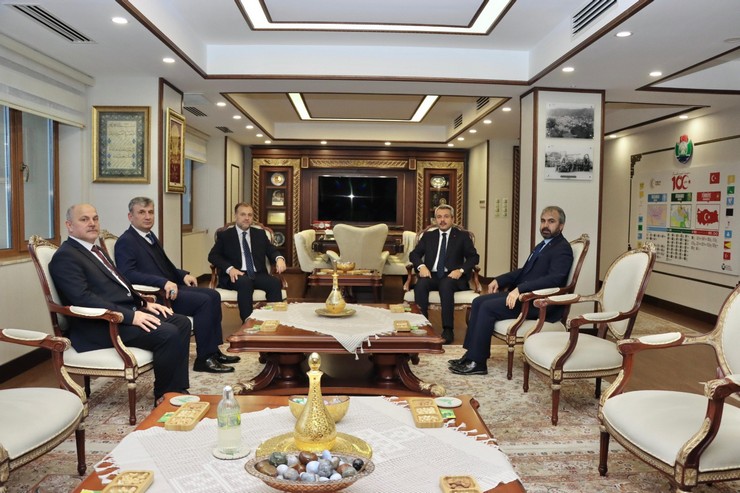 milli-egitim-bakan-yardimcisi-kemal-samlioglu-rize-valiligini-ziyaret-ederek-vali-ihsan-selim-baydasla-bir-araya-geldi-3.jpg