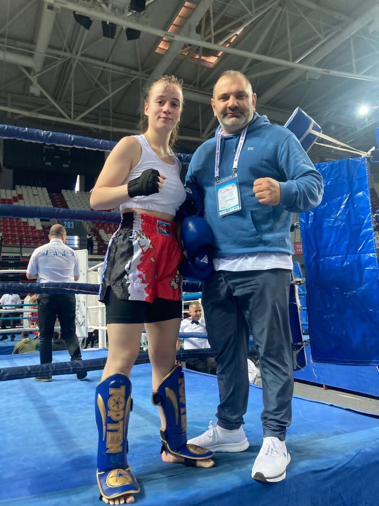aykur-rizesporlu-kick-bokscular-1i-altin-3-madalya-kazandi-2.jpg