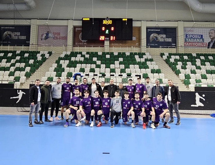 guneysu-spor-turkiye-erkekler-hentbol-1-ligi-a-grubu-11-haftasinda-deplasmanda-giresunsporu-31-28-maglup-etti-6.jpg