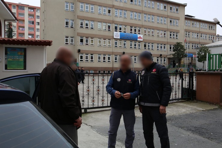 rize-il-emniyet-mudurlugu-okul-cevrelerinde-guvenlik-tedbirlerini-artirdi-4.jpg