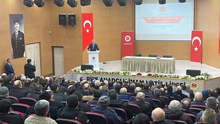 rize-valisi-ihsan-selim-baydas-rize-muftulugunun-duzenledigi-personel-bulusmasinda-din-gorevlileriyle-bir-araya-geldi-2.jpg