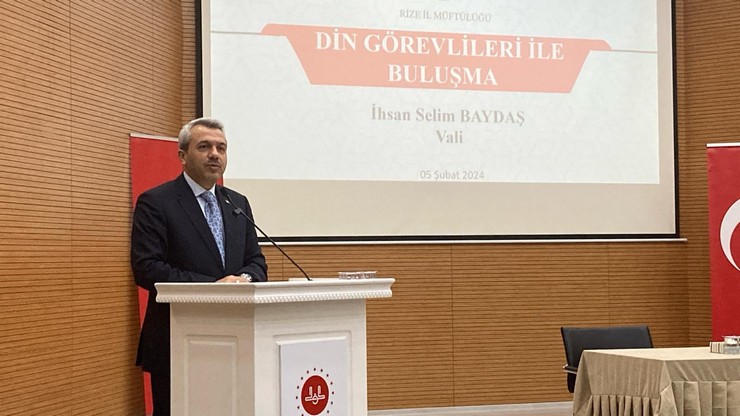 rize-valisi-ihsan-selim-baydas-rize-muftulugunun-duzenledigi-personel-bulusmasinda-din-gorevlileriyle-bir-araya-geldi-5.jpg