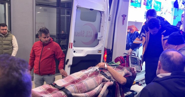 rizede-cig-altinda-kalan-operator-hastaneye-kaldirildi-1.jpg