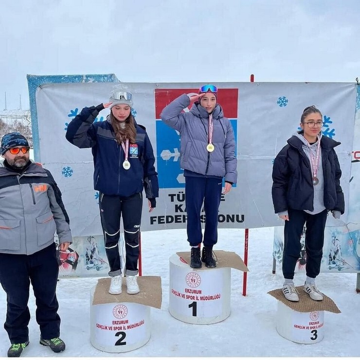amlihemsin-belediye-kayak-takimi-sporculari-erzurumda-duzenlenen-kayakli-kosu-1-etap-yarislarinda-3u-altin-10-madalya-kazandi-3.jpg