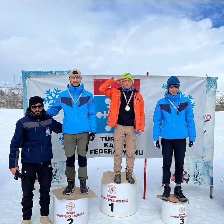 amlihemsin-belediye-kayak-takimi-sporculari-erzurumda-duzenlenen-kayakli-kosu-1-etap-yarislarinda-3u-altin-10-madalya-kazandi-4.jpg