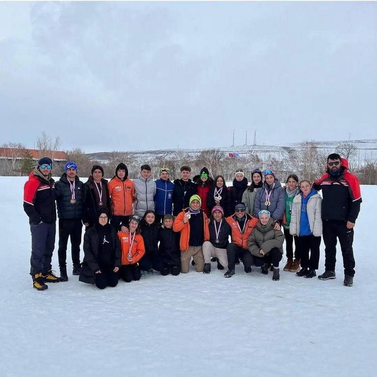 amlihemsin-belediye-kayak-takimi-sporculari-erzurumda-duzenlenen-kayakli-kosu-1-etap-yarislarinda-3u-altin-10-madalya-kazandi-6.jpg