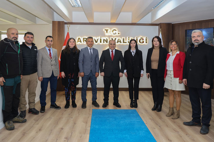 thk-artvin-subesi-yonetim-kurulu-uyelerinden-vali-unsala-ziyaret.jpg