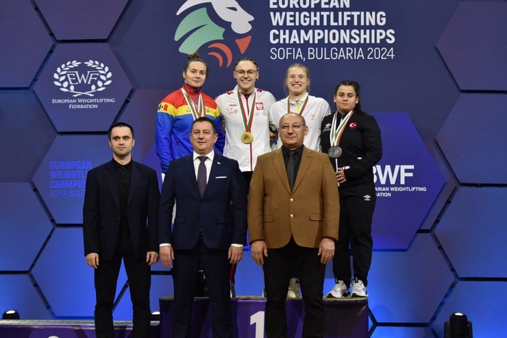 guneysu-spor-kulubunun-milli-sporcusu-dilara-narin-bulgaristanda-duzenlenen-avrupa-halter-sampiyonasinda-2-bronz-madalya-kazanarak-avrupa-ucunculugunu-elde-etti-5-001.jpg