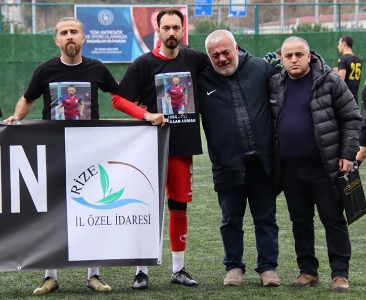 rize-ozel-idarespor-fatih-kaan-arimanin-yasi-ile-sahaya-cikti-2.jpg