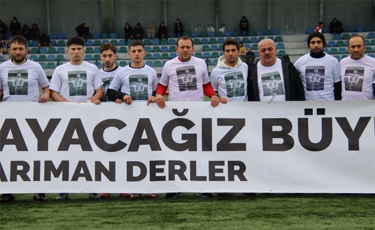 rize-amator-kume-ekiplerinden-rize-belediyespor-pazar-derebasisporu-7-0-maglup-ettigi-mac-oncesinde-fatih-kaan-arimani-unutmadi-ve-galibiyeti-arimana-armagen-etti-5.jpg