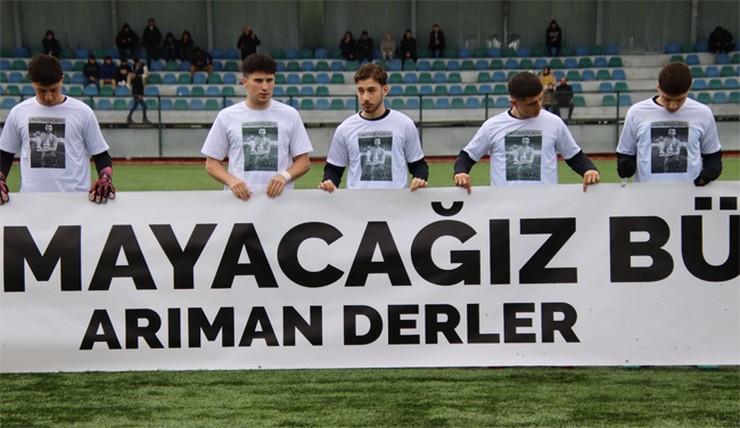 rize-amator-kume-ekiplerinden-rize-belediyespor-pazar-derebasisporu-7-0-maglup-ettigi-mac-oncesinde-fatih-kaan-arimani-unutmadi-ve-galibiyeti-arimana-armagen-etti-6.jpg